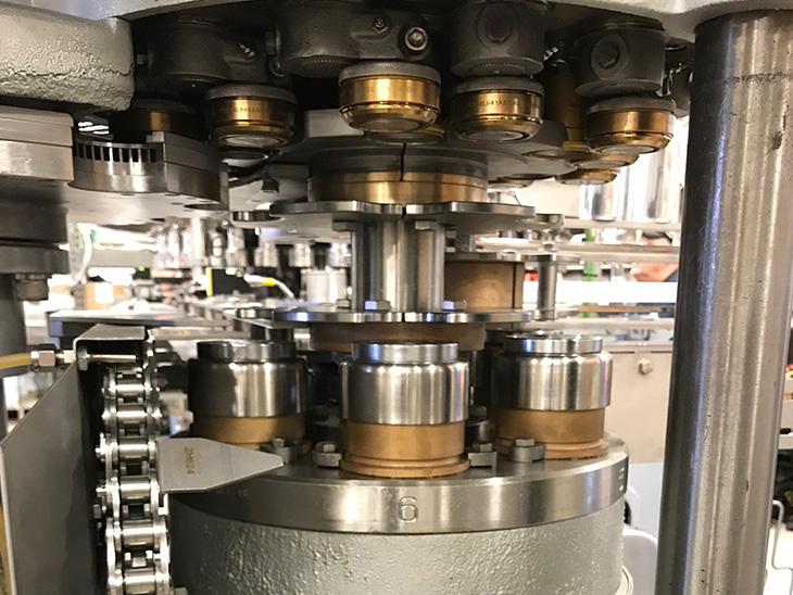 Production Ready Crown 40 Valve Can Filler with Angelus 61h Seamer full